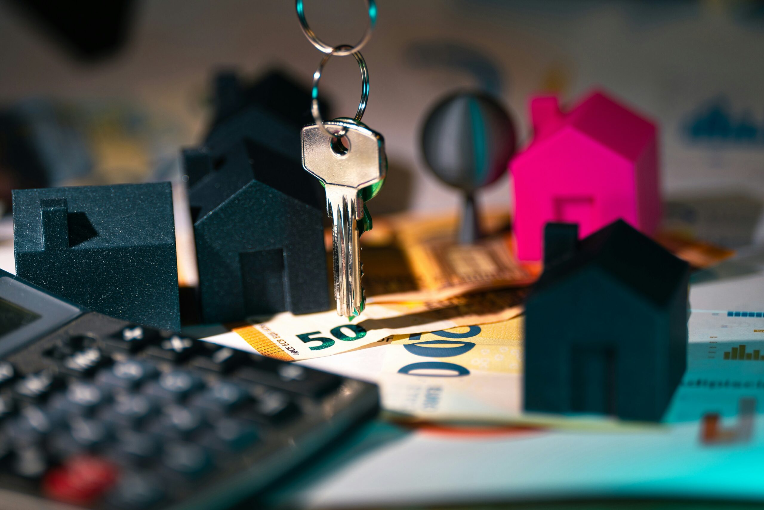 Real estate market finance calculator. Home heys on banknotes documents agreement.
Source: https://unsplash.com/@jakubzerdzicki